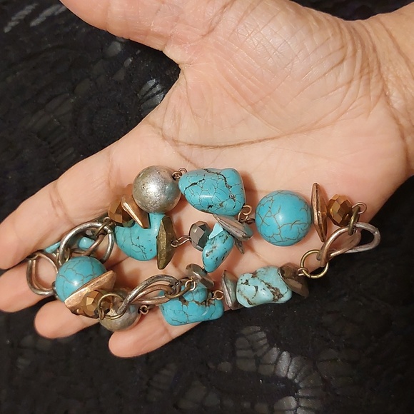 Laura Ashley Tustic Boho Southwestern Dyed Howlite Turquoise Bead Necklace - Picture 6 of 6